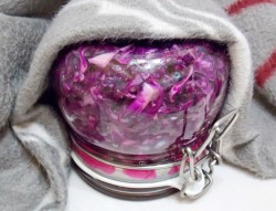 Салат из краснокочанной капусты на зиму - шаг 11