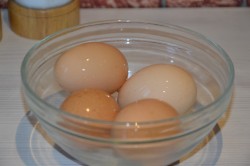 Салат из курицы с ананасами классический