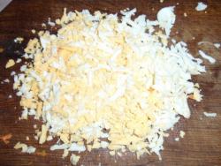 название картинки Салат из куриных сердечек с грибами