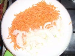 название картинки Салат из куриных сердечек с грибами