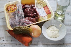 Салат из куриной печени с морковью