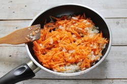 Салат из куриной печени с морковью