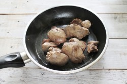 Салат из куриной печени с морковью