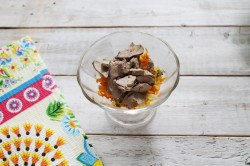 Салат из куриной печени с морковью