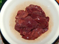 название картинки Салат из куриной печени слоеный