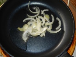 название картинки Салат из куриной печени слоеный