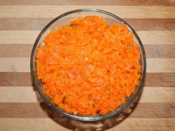 название картинки Салат из куриной печени слоеный