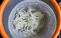 название картинки Салат из копченой куриной грудки с фасолью и огурцами