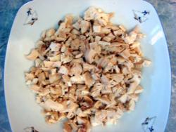 Салат из куриного филе, сыра и яиц