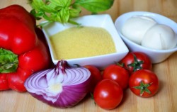 название картинки Салат из кускуса моцареллы и помидор черри