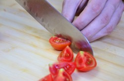 название картинки Салат из кускуса моцареллы и помидор черри