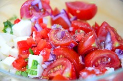 название картинки Салат из кускуса моцареллы и помидор черри