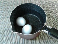 Салат из квашеной капусты с картошкой огурцами - шаг 2