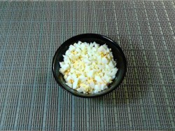 Салат из квашеной капусты с картошкой огурцами - шаг 5