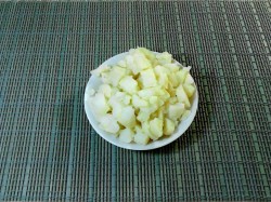 Салат из квашеной капусты с картошкой огурцами - шаг 6