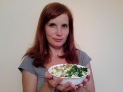 Салат из квашеной капусты с картошкой огурцами - шаг 8