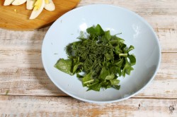 Салат из листьев одуванчиков