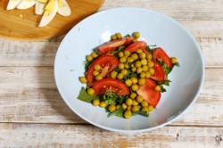 Салат из листьев одуванчиков