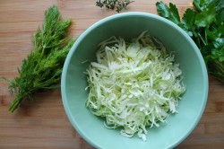 Салат из молодой капусты и щавеля - шаг 2 Салат из молодой капусты и щавеля - шаг 2