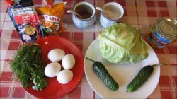 название картинки Салат из молодой капусты с кукурузой и огурцами