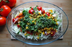 Салат из молодой капусты с моцареллой и помидорами черри