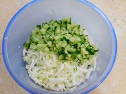 Салат из молодой капусты