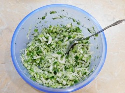 Салат из молодой капусты