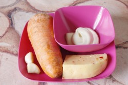 название картинки Салат из моркови с чесноком и сыром