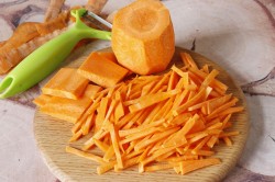 название картинки Салат из моркови с чесноком и сыром