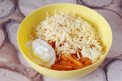 название картинки Салат из моркови с чесноком и сыром