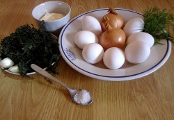 название картинки Салат из морской капусты плюс яйцо чеснок