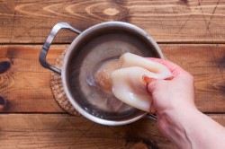 Салат с морской капустой и кальмарами