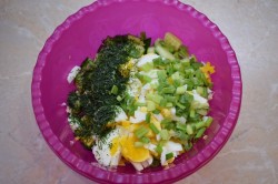 название картинки Салат из огурцов авокадо яйца