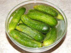 Салат из огурцов на зиму с чесноком укропом зеленью