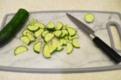 название картинки Салат из помидоров и огурцов со сметаной