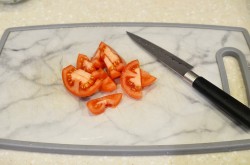 название картинки Салат из помидоров и огурцов со сметаной