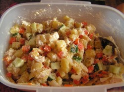 название картинки Салат из окуня с овощами