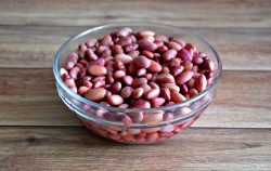 Салат из отварной красной фасоли и моркови