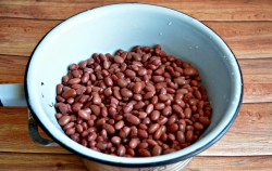 Салат из отварной красной фасоли и моркови