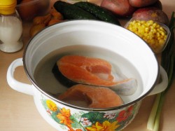 название картинки Салат из отварной красной рыбы