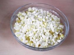 название картинки Салат из отварной красной рыбы