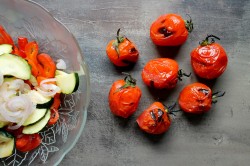 Салат из овощей на мангале