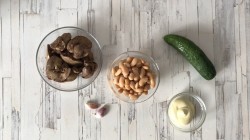название картинки Салат с фасолью и печенью
