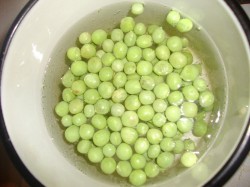 название картинки Салат из печени трески с горошком