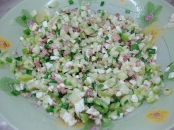название картинки Салат из печени трески с горошком