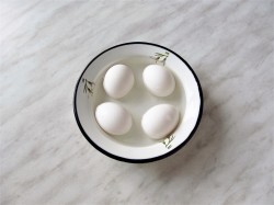 название картинки Салат из печени трески с яйцом