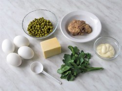 название картинки Салат из печени трески с яйцом