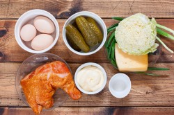 название картинки Салат из пекинской капусты с копченой курицей