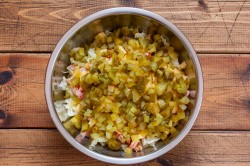 название картинки Салат из пекинской капусты с копченой курицей