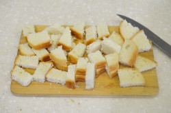 Салат из пекинской капусты с курицей и сухариками